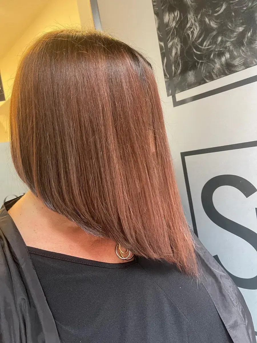 Taglio bob liscio color rame